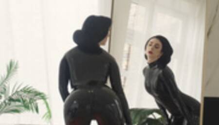 Mistress enjoys her latex in the mirror (720p)