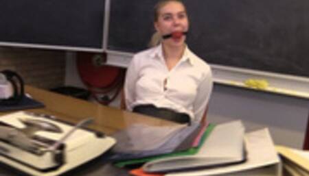 Denise Fakes a Robbery wmv