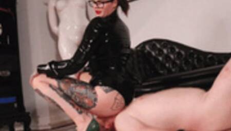 His face - Her chair [720p]