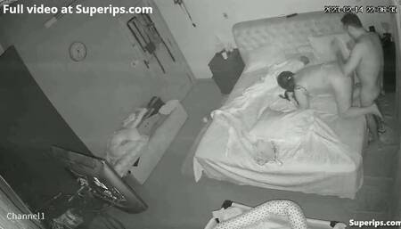 IPCAM – Hot mature parents fuck in the dark