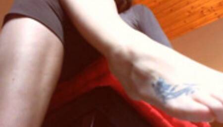 Worship my pussy and my sweaty feet 4K