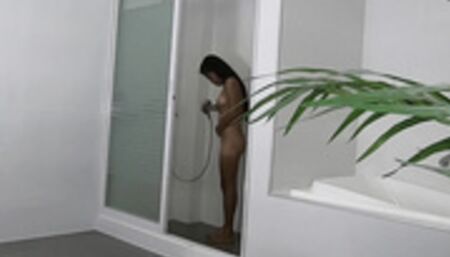 18 year old Filipina hooker fucks a big dick foreigner