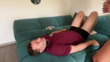 Sklavenerziehung mit Schlägen, Spucke und Asche