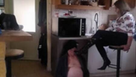 He has a head to be humiliated !