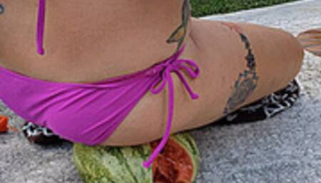 Crushing Food With My Amazon Bikini Body (4K - UHD 2160p MP4)