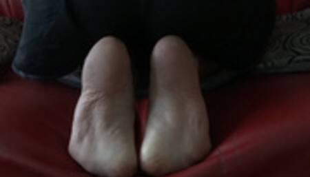 Tickling kneling Daria feet on the couch