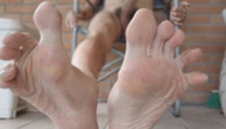 Soles, toe spreading and wiggling, toenail polish, giant cock - CUSTOM VIDEO 3-4 (avi)