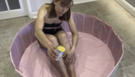 Playing with Custard (4K)