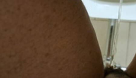 FEEDING THE GOLDFISH CRACKER XXX