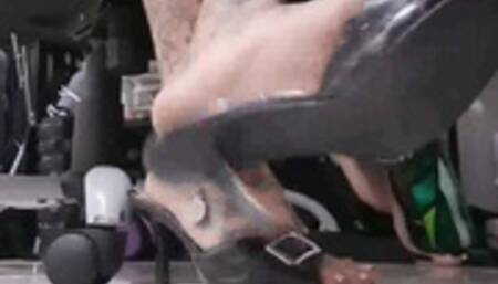 Avi HIGH HEEL SHOEPLAY toe tapping heelpopping walking sounds jingly coin anklet Foot Fetish cam