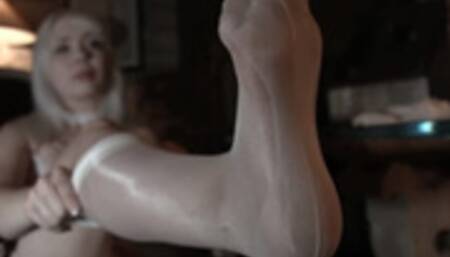 NYLON STOCKING SHOW OFF