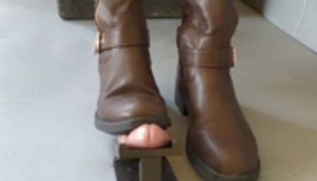 Brown boots pedal pumping bootjob HD