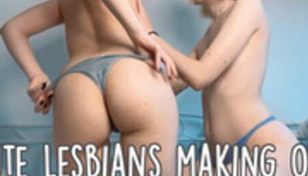 CUTE OTAKU GAMER LESBIANS MAKING OUT