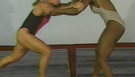 Girl vs Girl Mat Action - Leia, Cheryl