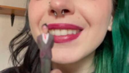 Lipstick Tease with Giantess Eliza mp4