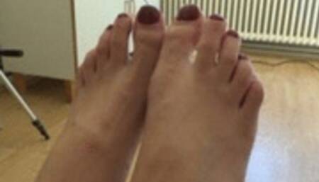 2241 Barefeet worship with Katy