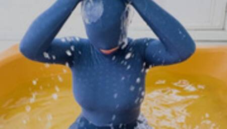 Underwater Masturbation in Water-Repellent Full Body Tights