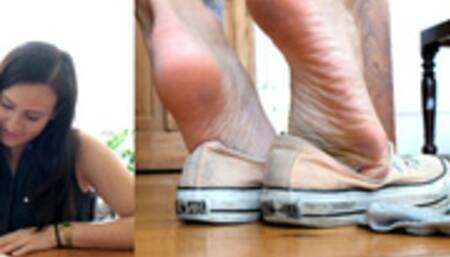 Nikola foot tease and shoeplay in short socks and sport shoes - 13021 UHD 4K version