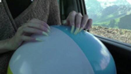 Nails scratch to burst - 1 beach ball and 6 balloons