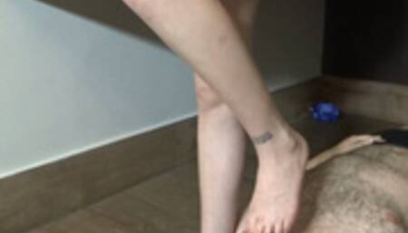 JULIA LOVES FUCK SLAVE AFS MOUTH WITH HER DELICIOUS FEET