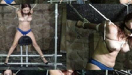 Redheaded wrestler rides the Symbian (MP4 SD 3500kbps)