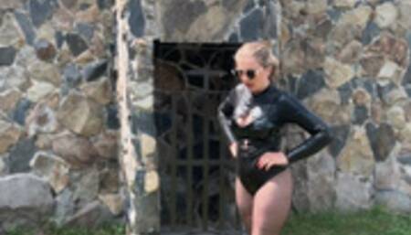 ServING THIS 2 Mistresses IS LICKING HIGH Heels on the GROUND