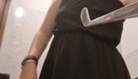 Pee in a crowded bar in Milan 4K