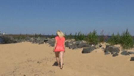 Nude lady in front of ships