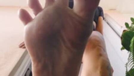 HD Giantess stomps over you crushing you like a tiny bug in her garden with her big toe and thumb barefoot thumping giantess wrinkled soles milf smoking and Stomping extermination executric