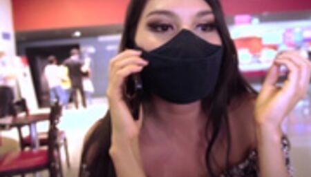 POV - Cuando acompañas al CINE a tu amiga Y NO llega su NOVIO