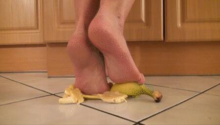 Abbie Cat - Crushing fruits (MP4 FULL HD)