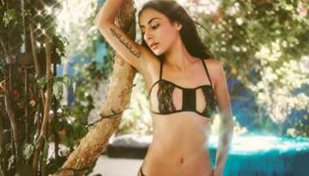 Arab MILF babe Leighla Habib strips nude and exposes her hot petite body