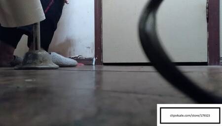 Delicious Auntie has runs then plops