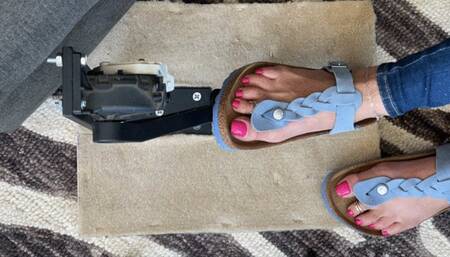 Pedalboard Revving in Birkenstocks