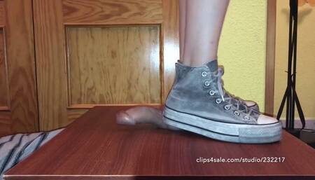 HANDJOB WHILE I CRUSH HIS BALLS!