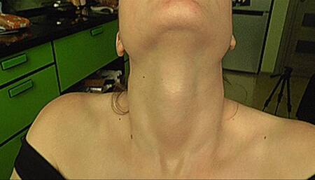 BIG LUMPS OF PEACH ARE COMING THROUGH MY CADDY!MP4