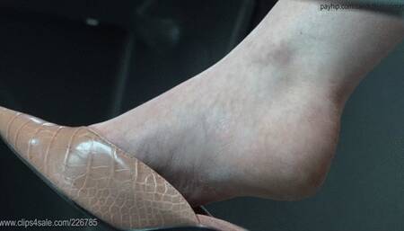 Candid elegant mules heels dangling, perfect feet, foot fetish watching - 4K UHD original audio