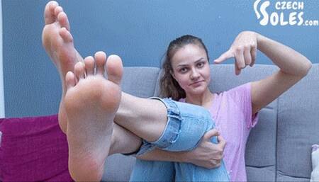 Bossy girlfriend's smelly sexy feet (4K 2160p)