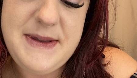 BBW Eats Messy Tacos