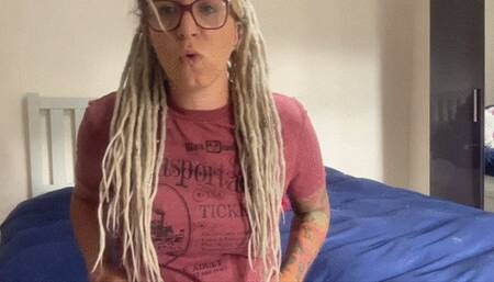 Loads of farts in honeycomb tiktok shorts!