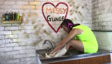 I'm Gonna Get SO Messy for You (HD)