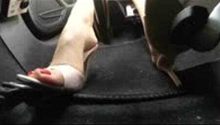 Sarah drives illegally to the Wedding - (Mules) Pedal Cam