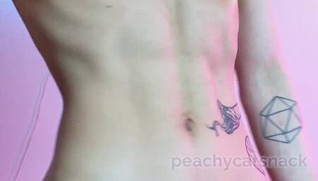 Watch peachycatsack oil up her six-pack abs and cute booty