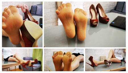 HORNY SEXY Emily makes you to sniff and lick her feet in Cecilia de Rafael pantyhose