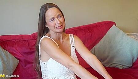 Josie Posie - British Housewife Josie Shows Her Hair P1