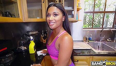 Sommer Isabella Forget Cleaning Show Me Your Assets P1
