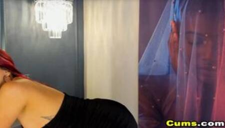 Seductive Babe Makes Herself Cum On Cam