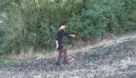 stuck her heels in the ground Ab