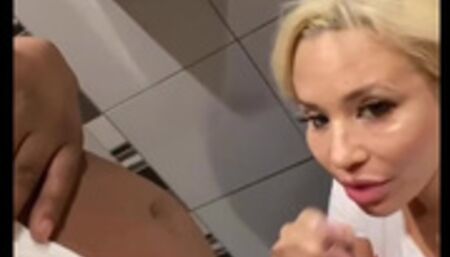 Big titty Milf blows the hamburger guy