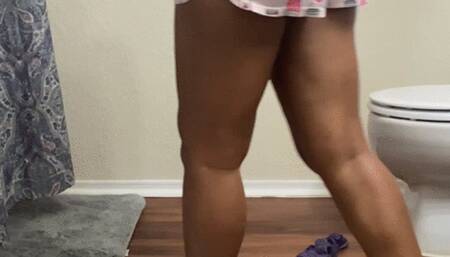 Ebony milf finds step daughter’s dirty panties in the bathroom and rubs them on her clit